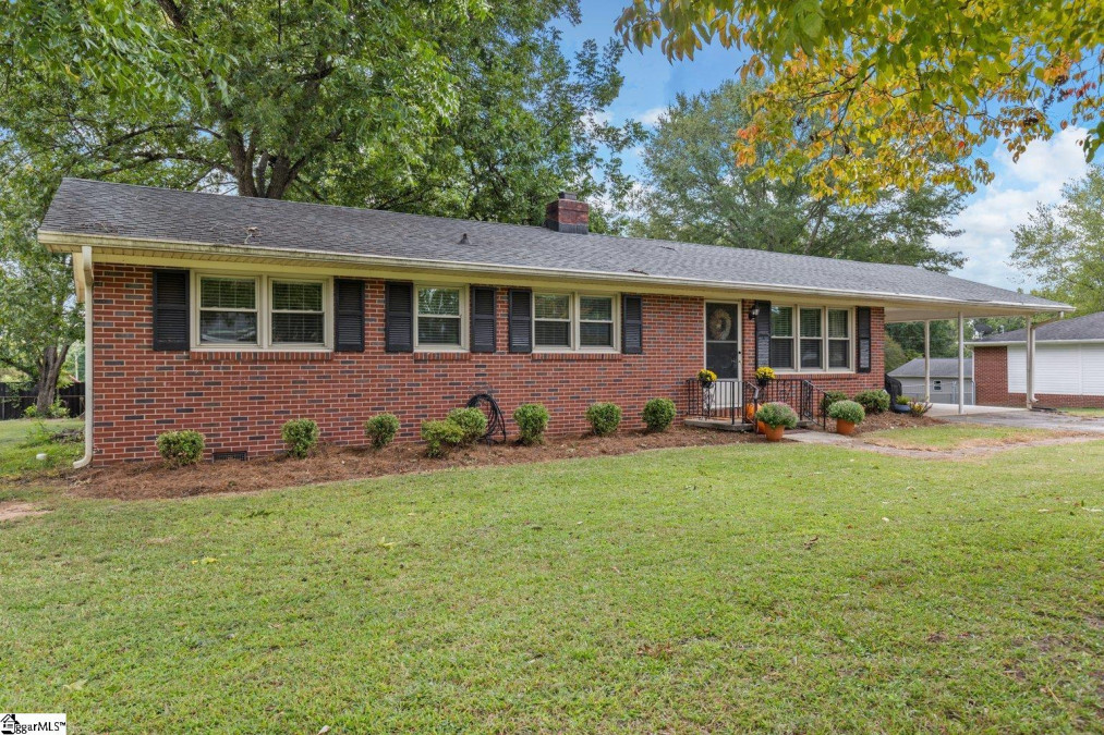 131 Biltmore  Easley, SC 29642