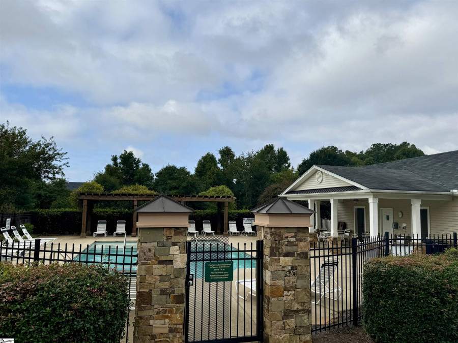 184 Shady Grv Simpsonville, SC 29681