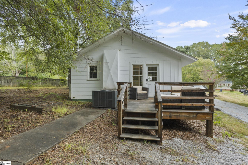 125 Hilltop  Travelers Rest, SC 29690