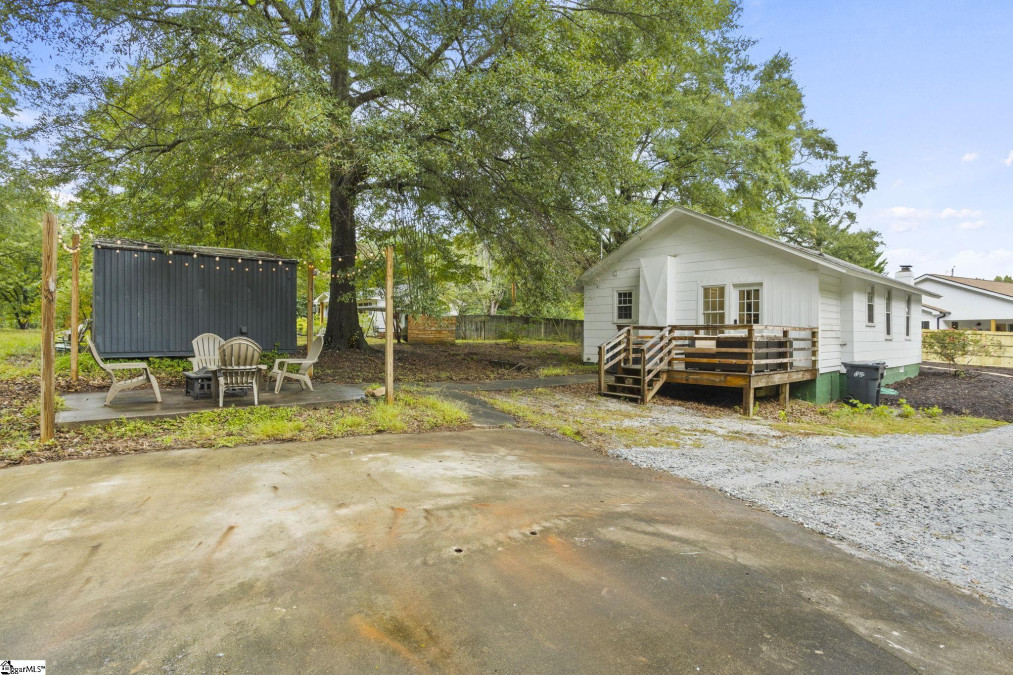 125 Hilltop  Travelers Rest, SC 29690