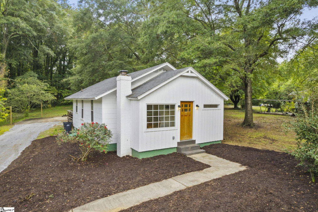 125 Hilltop  Travelers Rest, SC 29690