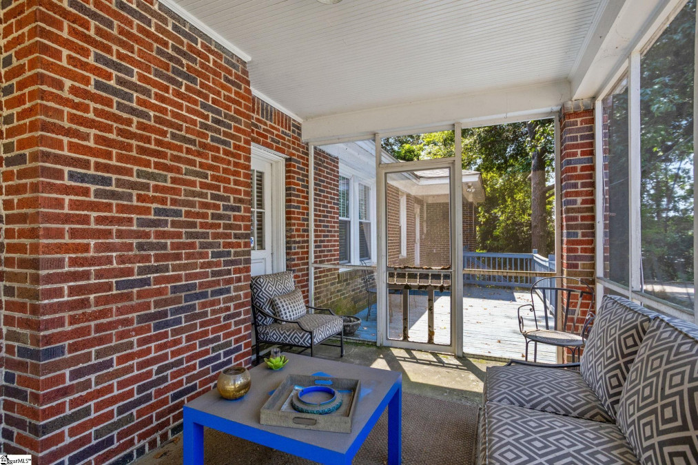 8 Earle E Greenville, SC 29609