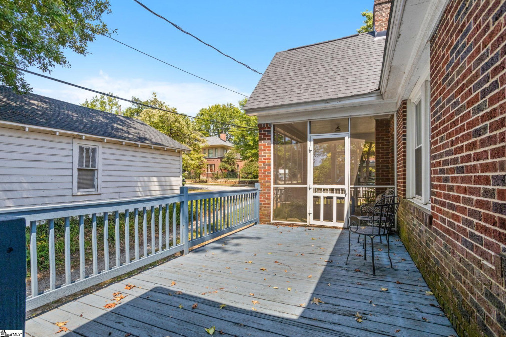 8 Earle E Greenville, SC 29609