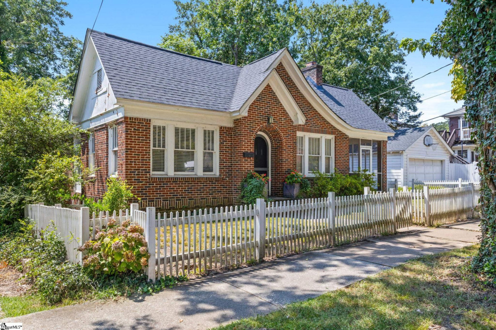 8 Earle E Greenville, SC 29609