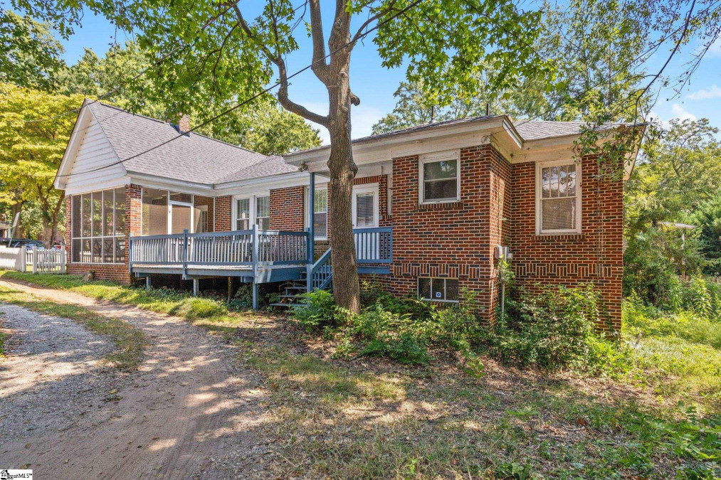 8 Earle E Greenville, SC 29609