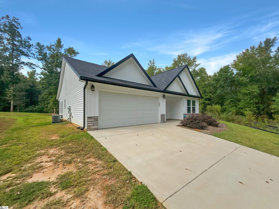 152 Old Airport Chesnee, SC 29323