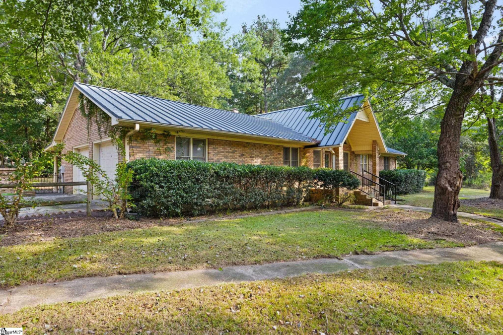 320 Flat Rock N Piedmont, SC 29673-968