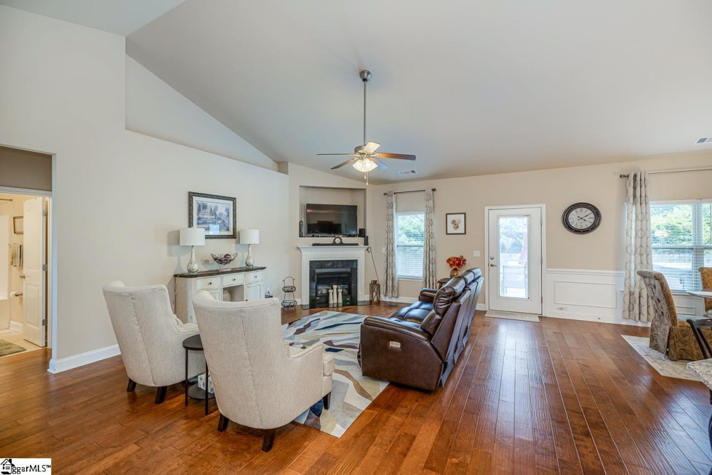 305 Rabbit Rn Simpsonville, SC 29681