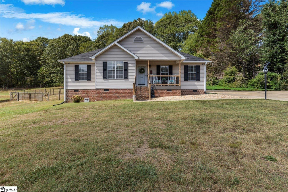 119 Logan  Easley, SC 29640