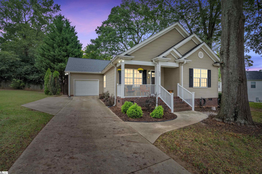 206 Neal  Greenville, SC 29601