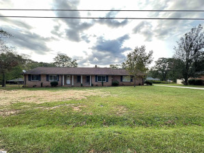 109 Hilltop  Laurens, SC 29360