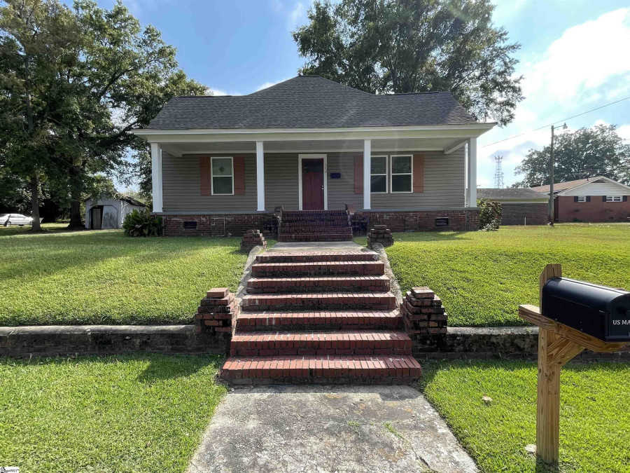 302 Florida E Clinton, SC 29325