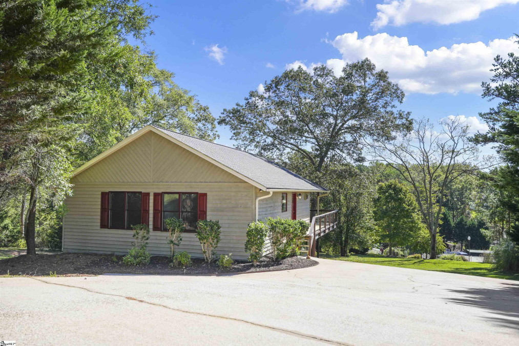 715 Twilight  Seneca, SC 29672