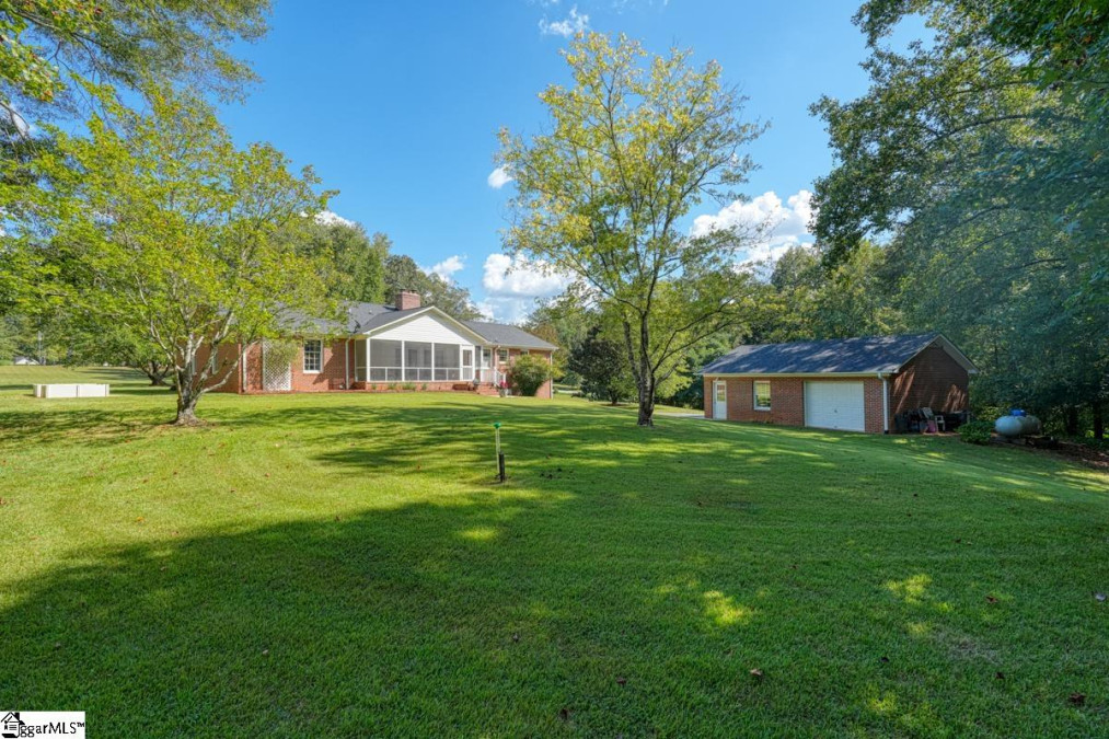 145 Anderson  Roebuck, SC 29376