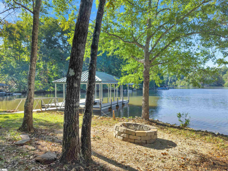 187 Waters Edge W West Union, SC 29696