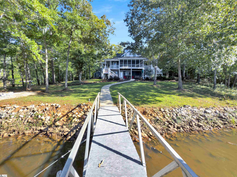 187 Waters Edge W West Union, SC 29696