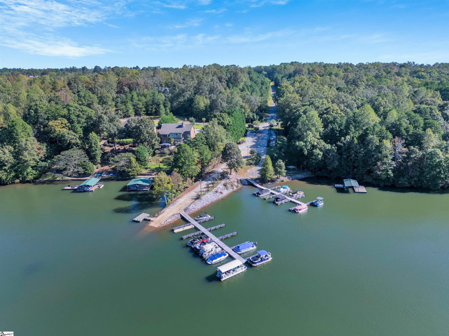 187 Waters Edge W West Union, SC 29696