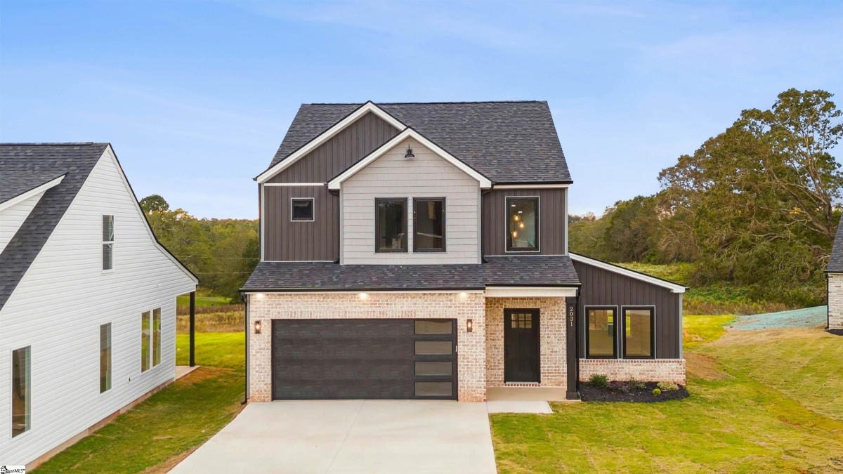 2031 Meadow Glen Chesnee, SC 29323