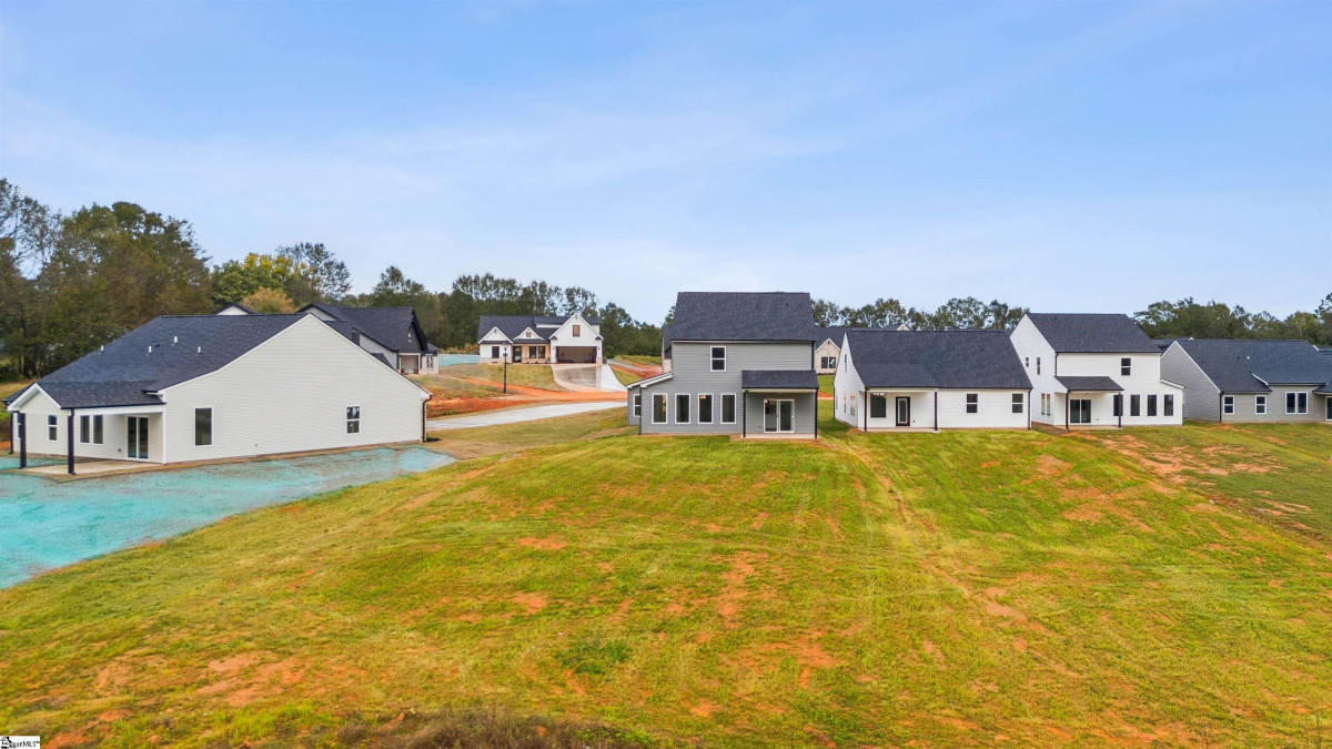 2031 Meadow Glen Chesnee, SC 29323