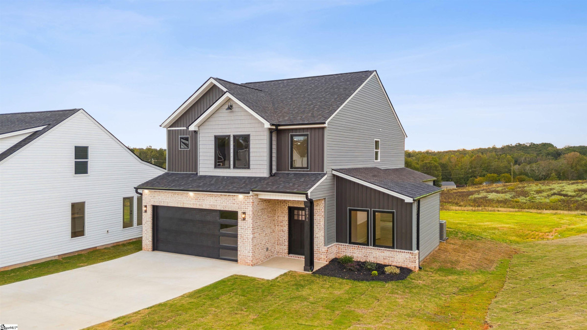 2031 Meadow Glen Chesnee, SC 29323