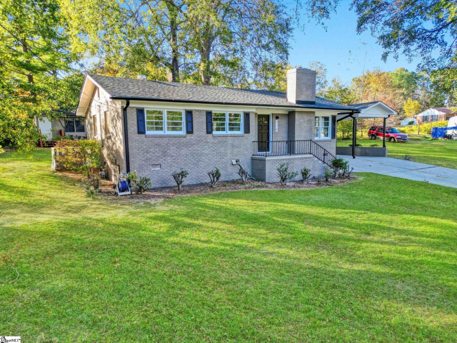 114 Pine  Laurens, SC 29360