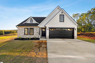 2035 Meadow Glen Chesnee, SC 29323