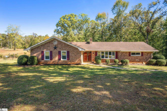 1064 Lakeview  Laurens, SC 29360