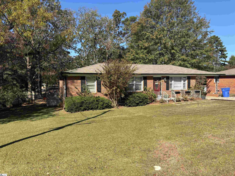 300 Kingswood  Greenville, SC 29611-1812