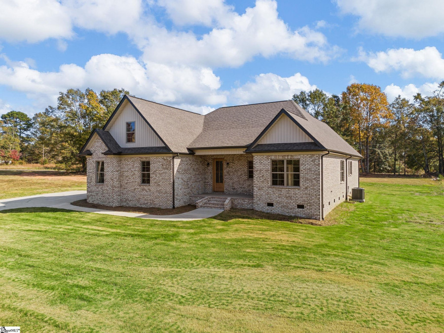 291 Robbins  Chesnee, SC 29323