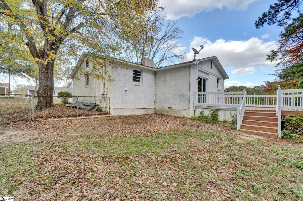 7 Oakwood  Taylors, SC 29687-3512