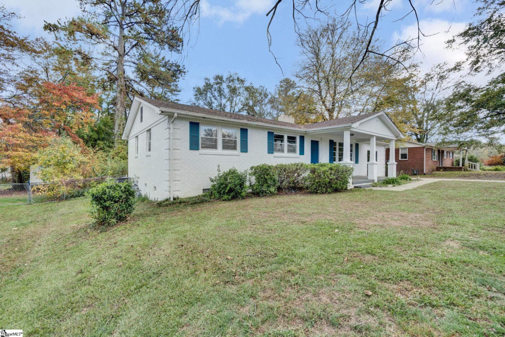 7 Oakwood  Taylors, SC 29687-3512