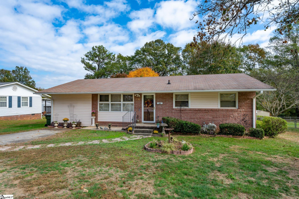 114 Vaughn  Greer, SC 29651