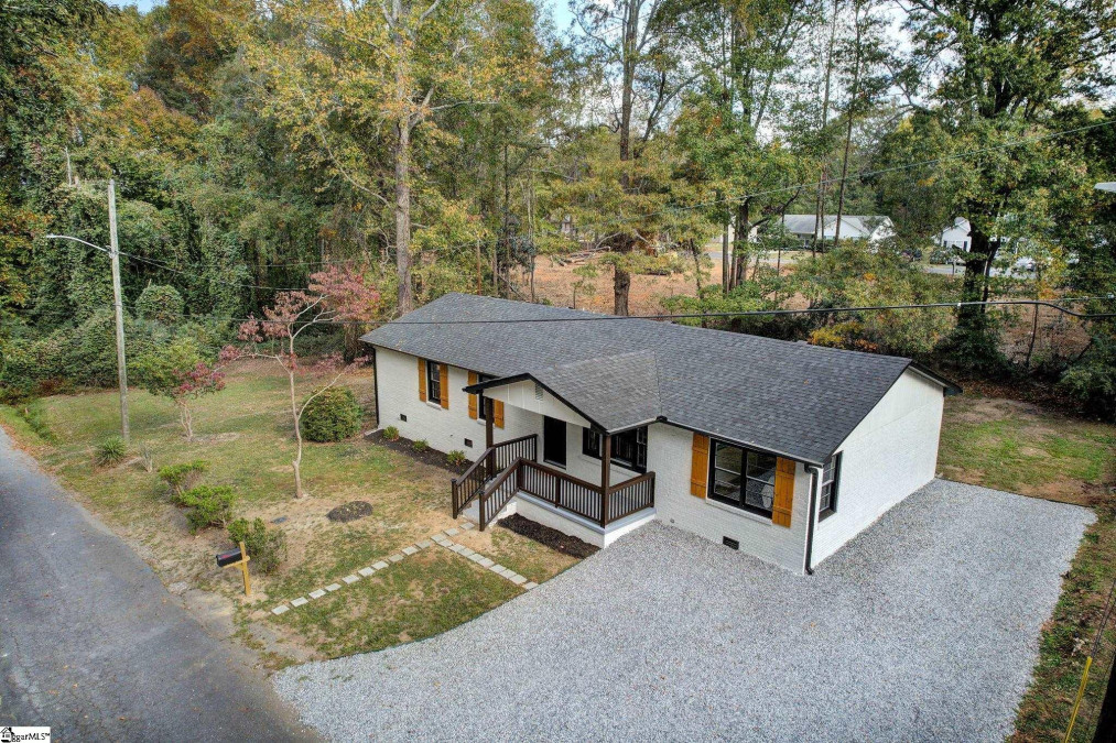 129 Holloway  Belton, SC 29627-1424