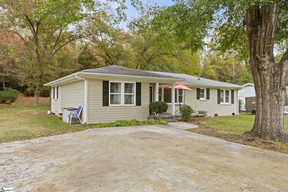 305 Stewart  Easley, SC 29640