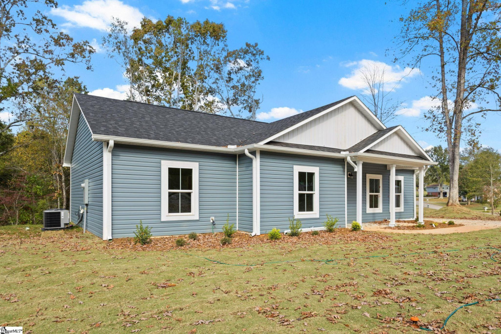 314 Forest Creek Seneca, SC 29678