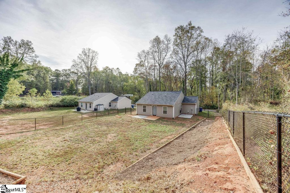 306 North St Wellford, SC 29385