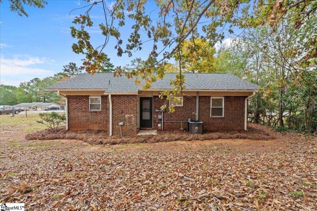 202 Gowan  Spartanburg, SC 29301