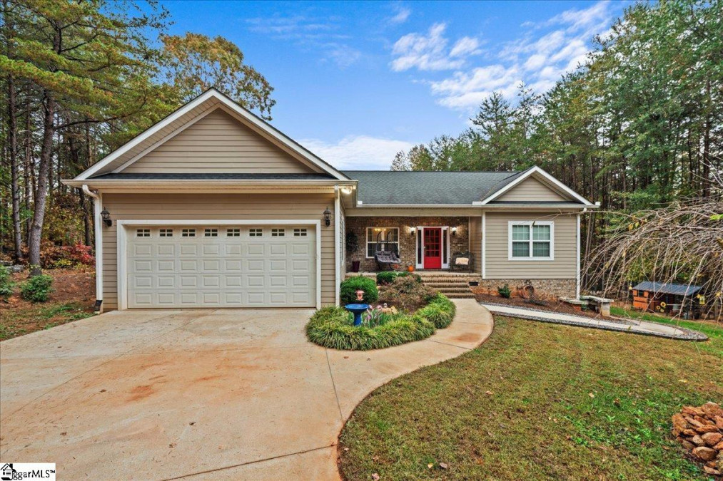 4420 King S Greer, SC 29651