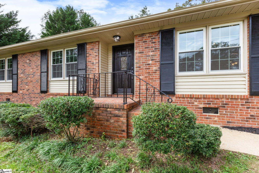 103 Dexter  Taylors, SC 29687