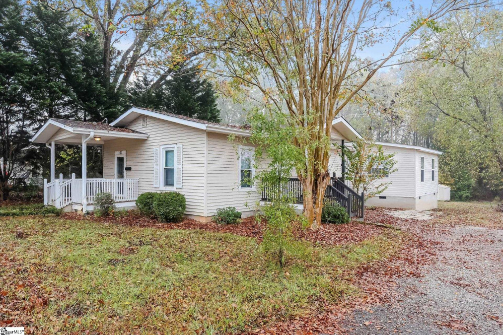 327 Peachtree W Woodruff, SC 29388