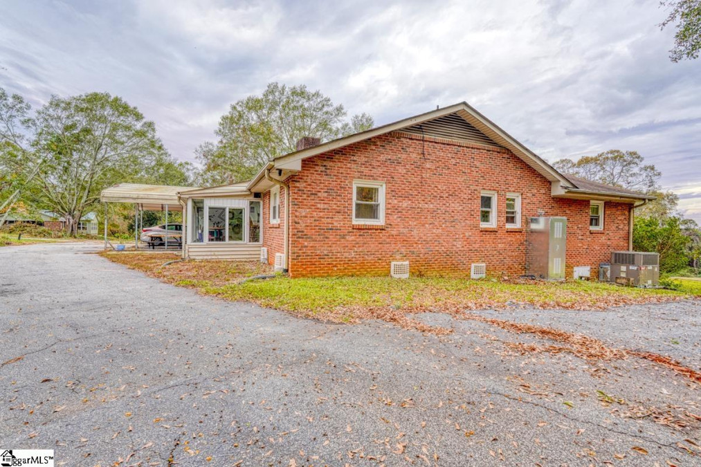 309 Nicholls  Spartanburg, SC 29301