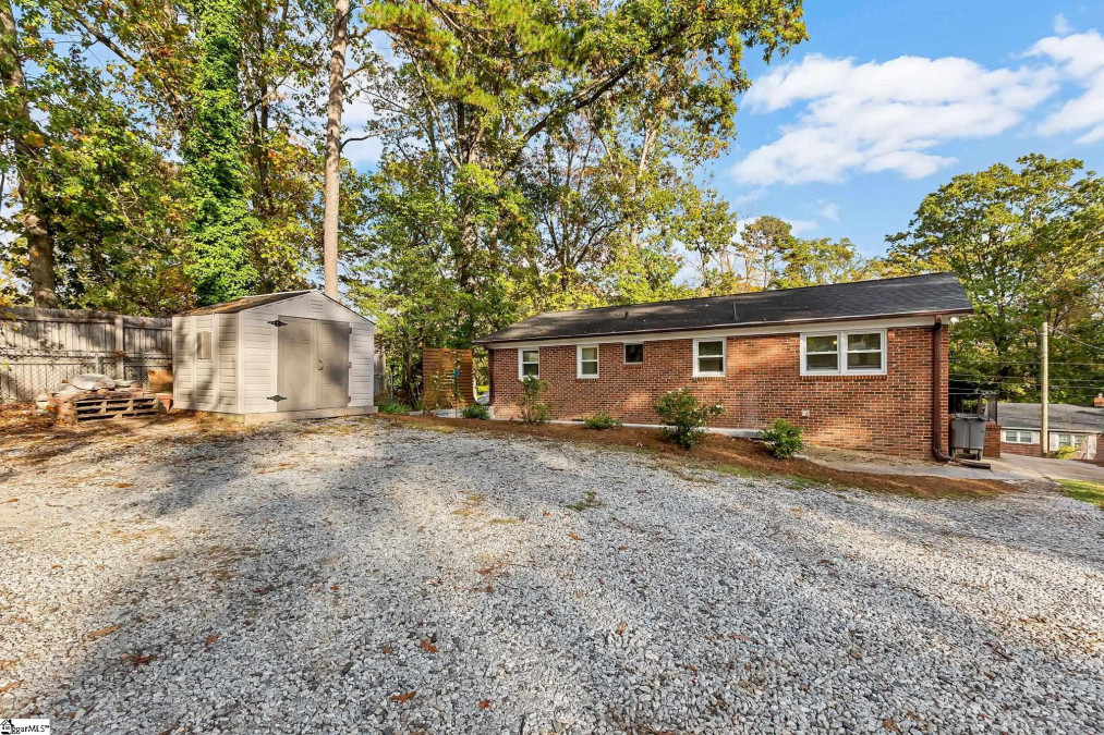 5 Sutton  Taylors, SC 29687