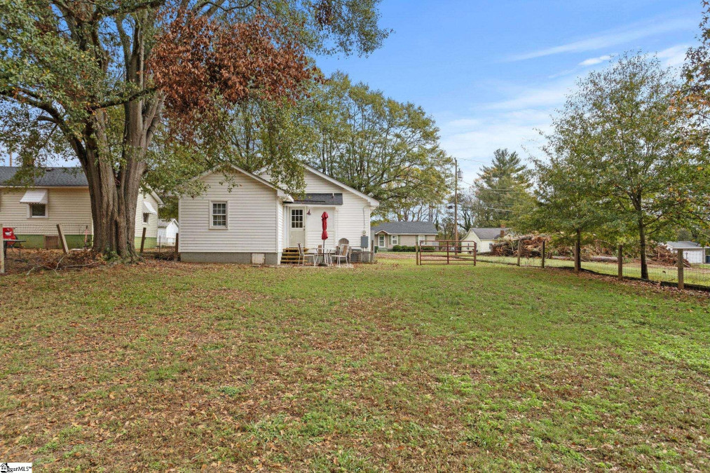 606 Poplar  Greer, SC 29651