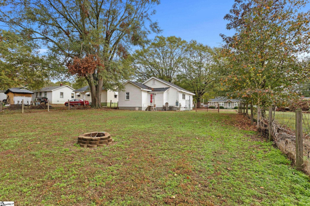 606 Poplar  Greer, SC 29651