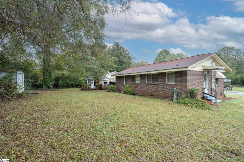 202 Vine  Laurens, SC 29360