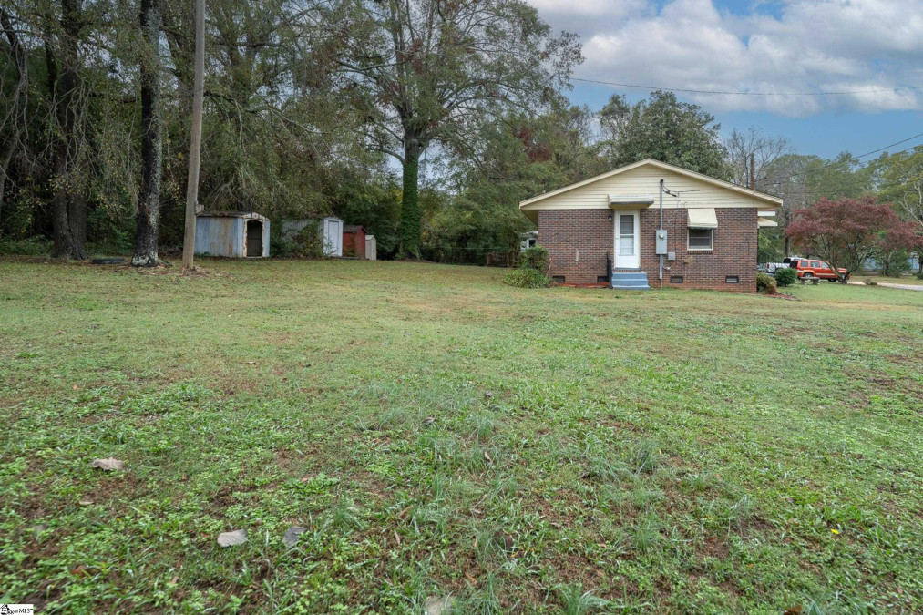 202 Vine  Laurens, SC 29360