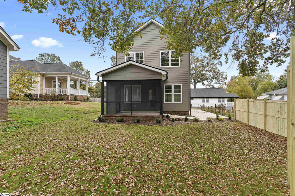 102 Wilkins  Greenville, SC 29605