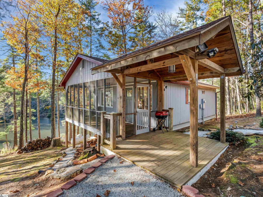 185 Wren  Mountain Rest, SC 29664