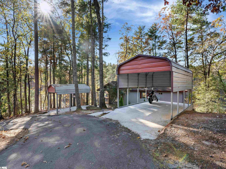 185 Wren  Mountain Rest, SC 29664