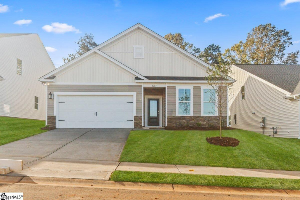 1304 Skytop  Simpsonville, SC 29681